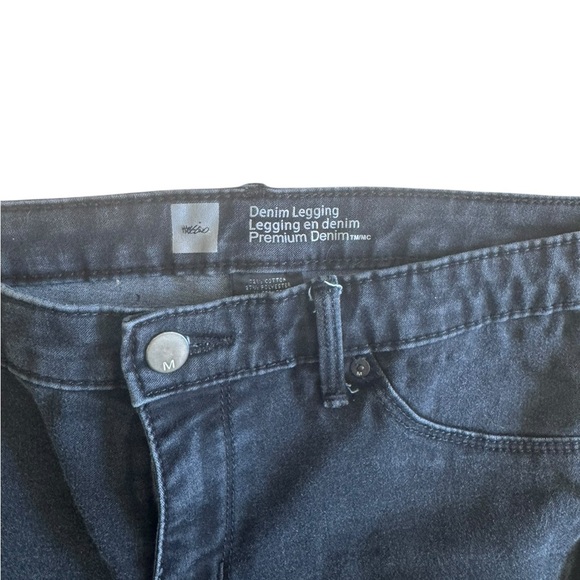 Black Skinny Jeans with Sleek Design - Picture 2 of 3